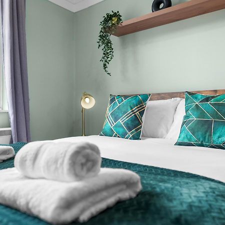 Chic 2 Bedroom Apartment Near Liverpool Street By Gold Stays London Ngoại thất bức ảnh