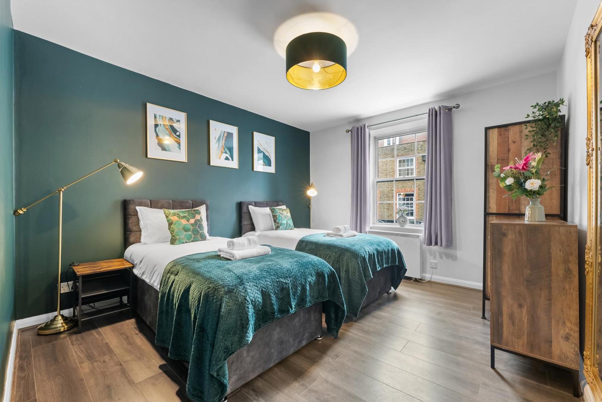 Chic 2 Bedroom Apartment Near Liverpool Street By Gold Stays London Ngoại thất bức ảnh