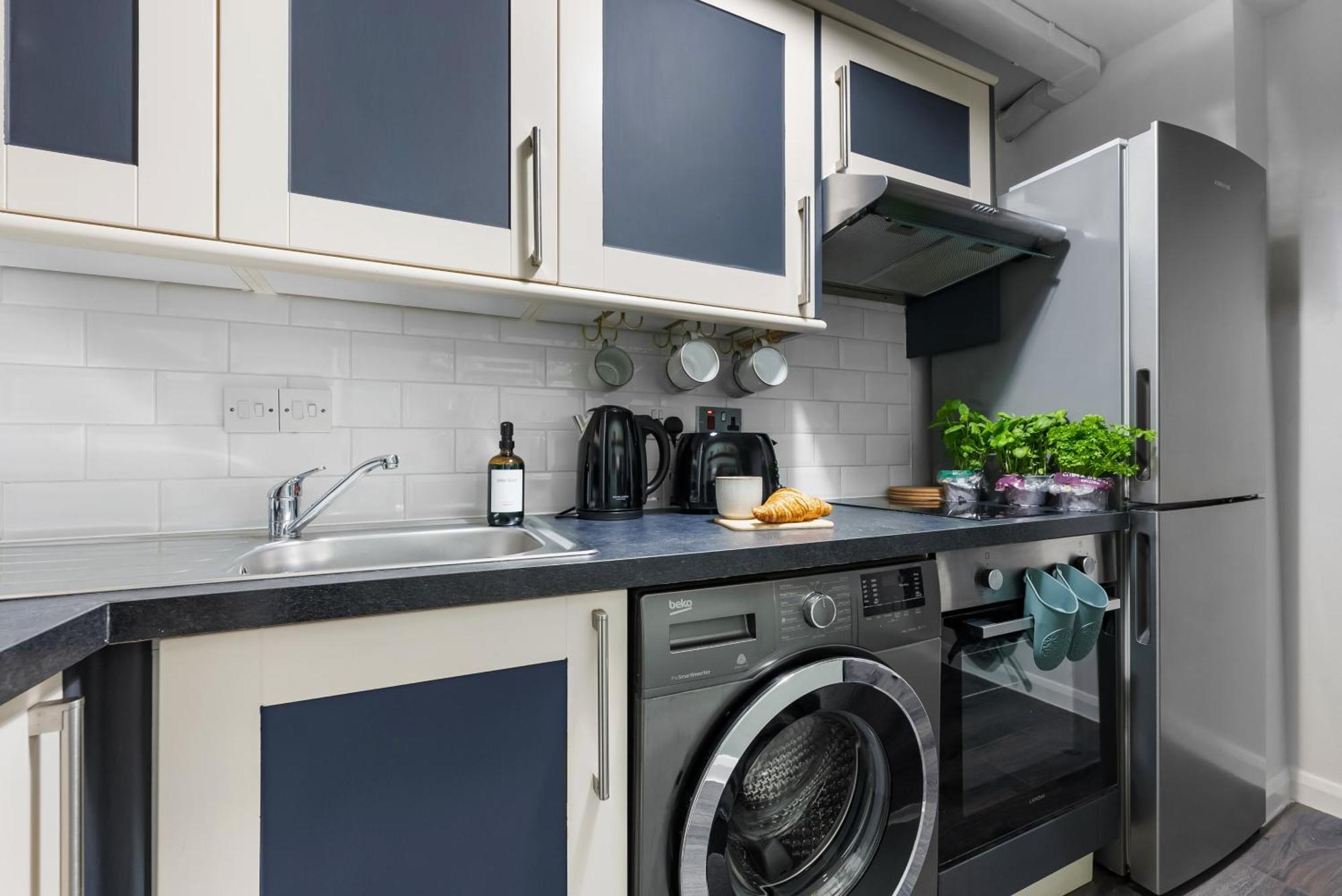 Chic 2 Bedroom Apartment Near Liverpool Street By Gold Stays London Ngoại thất bức ảnh
