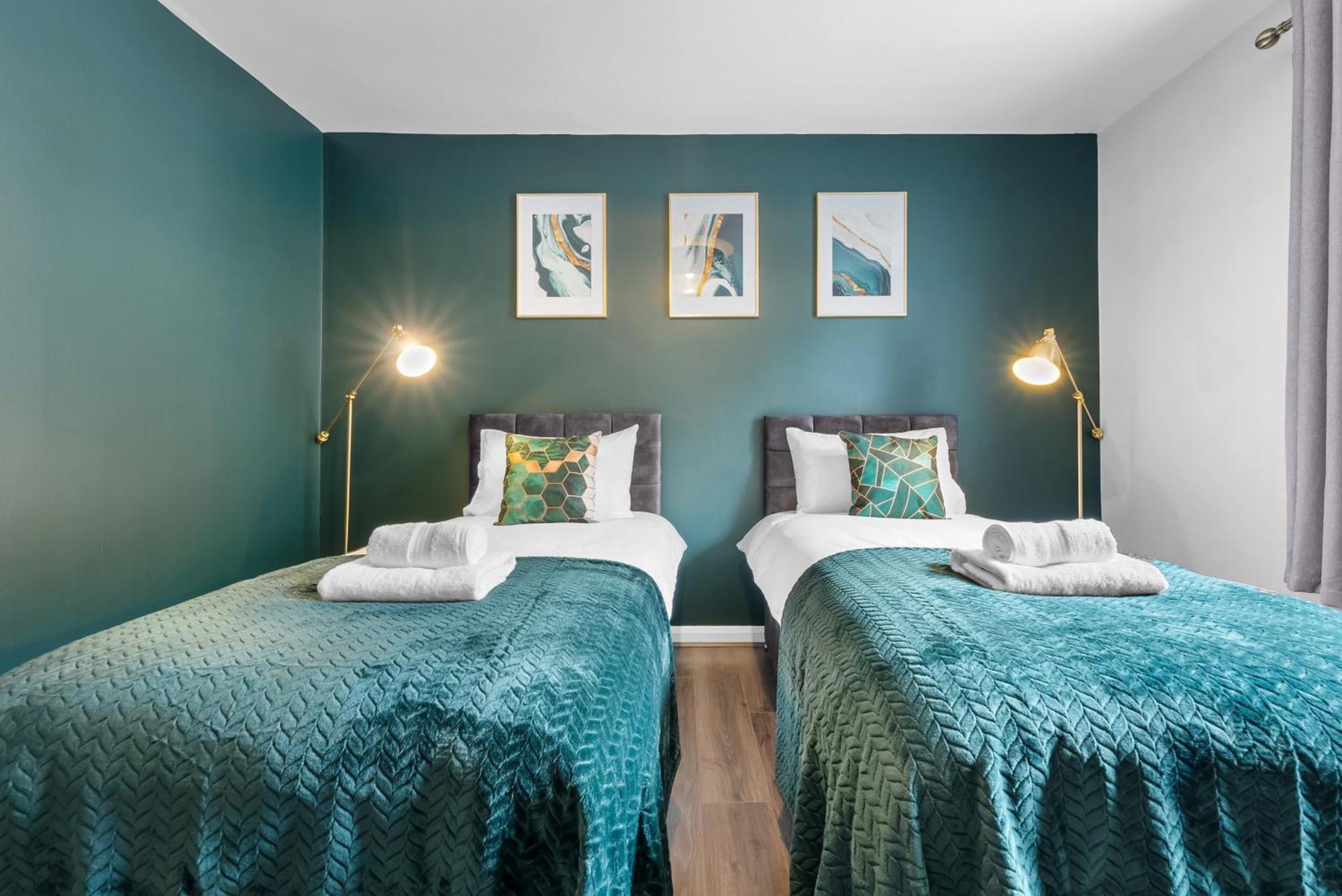 Chic 2 Bedroom Apartment Near Liverpool Street By Gold Stays London Ngoại thất bức ảnh
