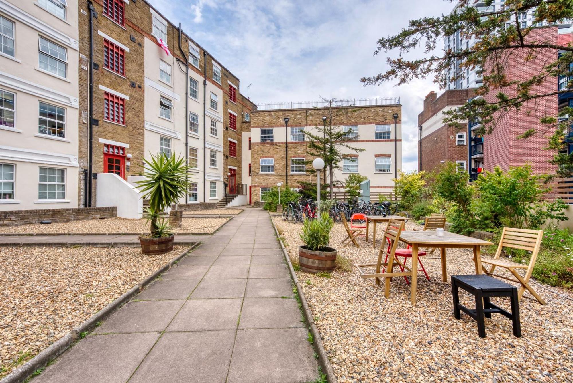 Chic 2 Bedroom Apartment Near Liverpool Street By Gold Stays London Ngoại thất bức ảnh